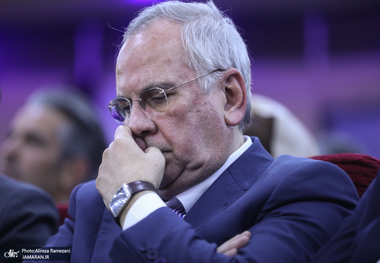 چرا در قضاوت کردن عجول هستیم؟ سی دلیل