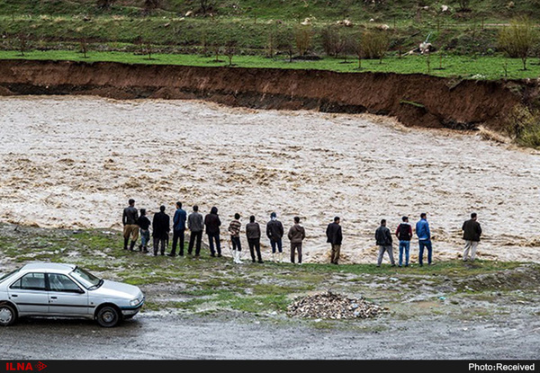 مهار کامل سیلاب رودخانه حاجی‌عرب در بوئین زهرا  رفع خطر نفوذ سیل به سمت روستاهای اطراف