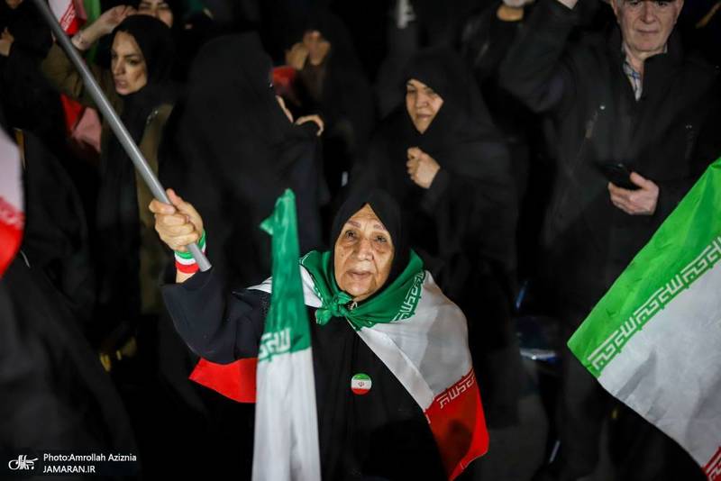 چهل و یکمین شب اجتماع پر شور مردم در شهرک ولیعصر (عج)