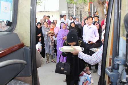 44 زوج جوان مددجوی شهرستان منوجان به مشهد مقدس اعزام شدند