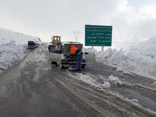 43 خودروی گرفتار در برف در اندیکا رهاسازی شدند