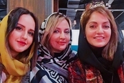 مهناز افشار به همراه خواهر و خواهرزاده اش در اکران 