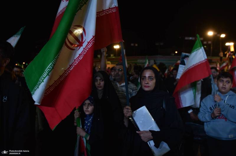 پنجاه و هشتمین اجتماع پر شور مردم در میدان انقلاب -۲