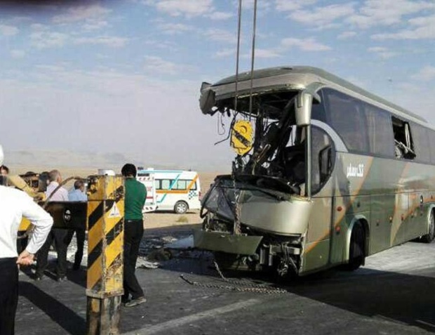 برخورد 2 اتوبوس در اتوبان تهران-کرج 6 مصدوم داشت
