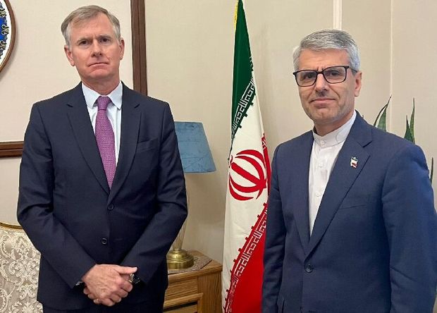 سفیر انگلیس با سخنگوی وزارت خارجه ایران دیدار کرد + عکس