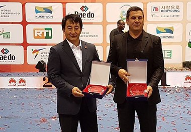 خلیفه بهترین مربی جهان شد/عنوان بازیکن برتر به خدابخشی رسید+ عکس
