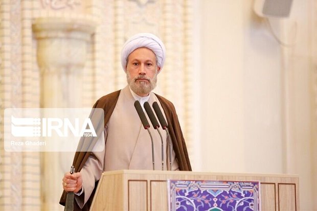 امام جمعه شیراز: لایحه صیانت از زنان گامی ارزشمند است