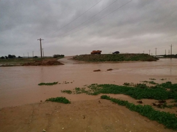 سیلاب راه ارتباطی هشت روستای گتوند را قطع کرد