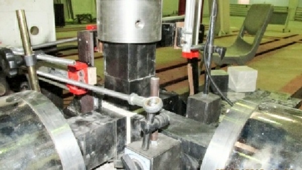 دستگاه آزمایش فشار سه محوری بتن طراحی و ساخته شد