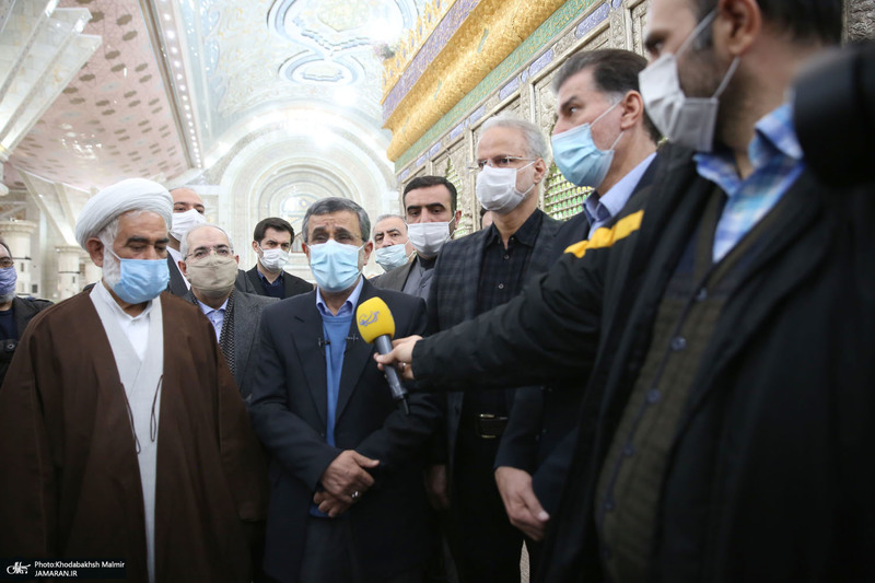 حضور محمود احمدی نژاد در حرم حضرت امام(س)