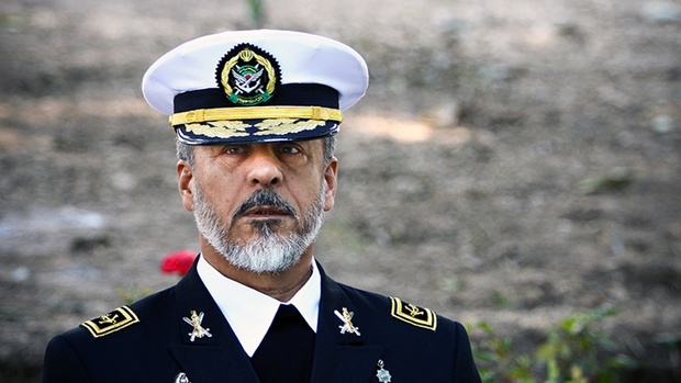امیر دریادار سیاری: ارتش با تمام توان برای مقابله با دشمن آمادگی دارد