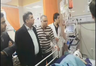  عیادت مجدد دکتر حریرچی قائم مقام وزیر بهداشت از مصدومین سانحه واژگونی اتوبوس حامل دانشجویان دانشگاه آزاد