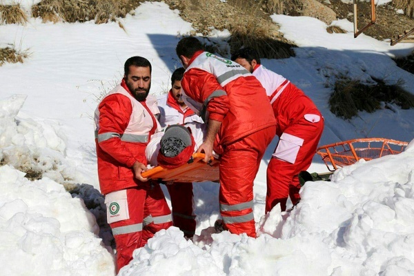 نجات کوهنورد گیر افتاده در ارتفاعات دیزین البرز