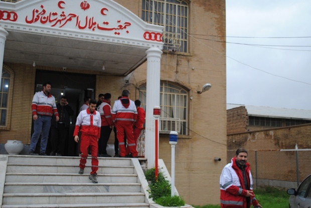 هلال احمر دزفول به هشت نفر گرفتار در سیلاب امدادرسانی کرد