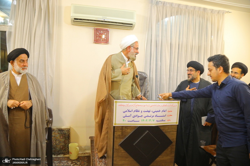 نشست علمی با موضوع  امام خمینی(ره) نهضت و نظام اسلامی