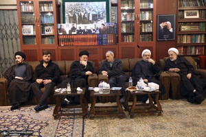 حضور شخصيت هاي سياسي در منزل مرحوم آیت الله بجنوردی 2