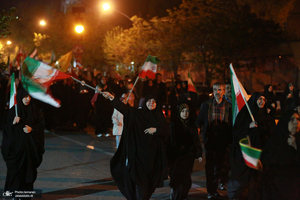 چهل و سومین شب اجتماع پرشور مردم در مقابل دانشگاه علم و صنعت