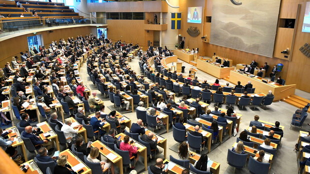 برای نخستین بار در تاریخ سوئد پارلمان دولت را ساقط کرد
