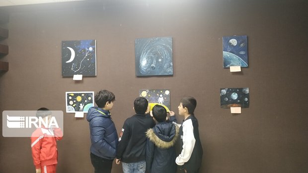 نمایشگاه نقاشی ماه دروازه‌ایی بسوی ستارگان در سقز گشایش یافت