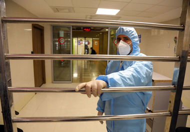 کادر درمانی قم از کمبود و تبعیض در امکانات حفاظتی کرونا می‌گویند