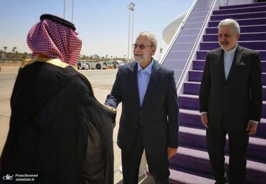 علی لاریجانی وارد ریاض شد/ دبیر شورای عالی امنیت ملی ایران با وزیر دفاع عربستان دیدار می‌کند