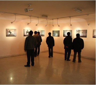 نمایشگاه عکسی از آثار یک راننده هنرمند در فسا برپا شد