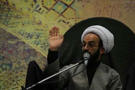کتاب های امام خمینی (ره) مسیر حرکت جامعه بشری را مشخص کرده است