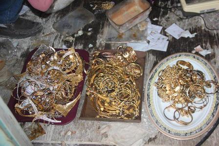 محموله هشت کیلوگرمی طلای قاچاق در بندردیر  بوشهر کشف شد