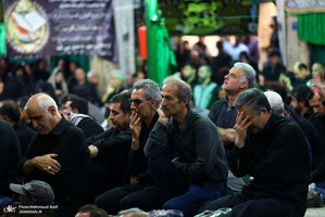 آیین سنتی نخل گردانی و عزاداری ظهر عاشورا در تکیه بزرگ تجریش