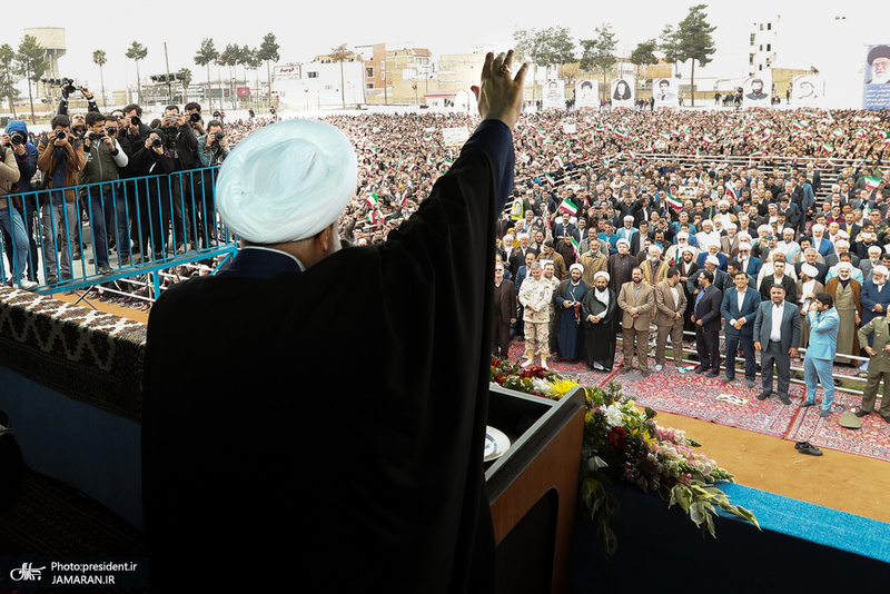 رئیس جمهور در جمع پرشور مردم در استادیوم تختی گنبد کاووس