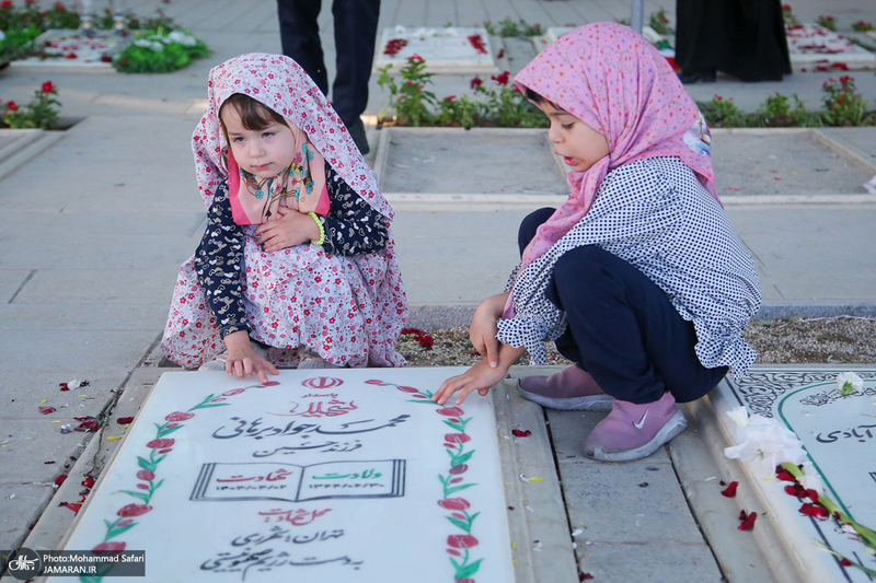 مراسم مهمانی لاله ها در بهشت زهرا (س) تهران