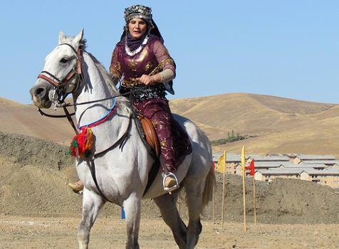 جشنواره بازی‌های بومی محلی با اسب در سنندج برگزار می‌شود