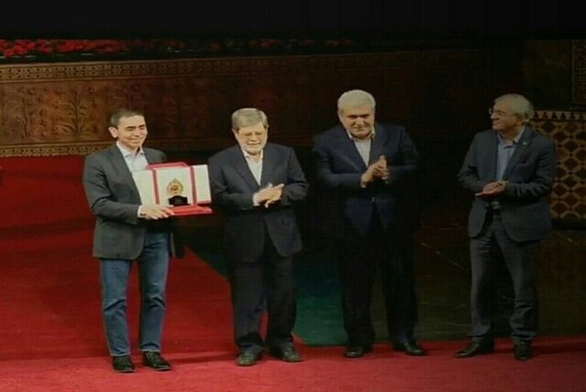 تندیس‌های جایزه مصطفی (ص) به ۵ دانشمند جهان اسلام  اعطا شد