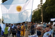 اعتراض گسترده آرژانتینی ها به «تبعیض» در توزیع واکسن کرونا