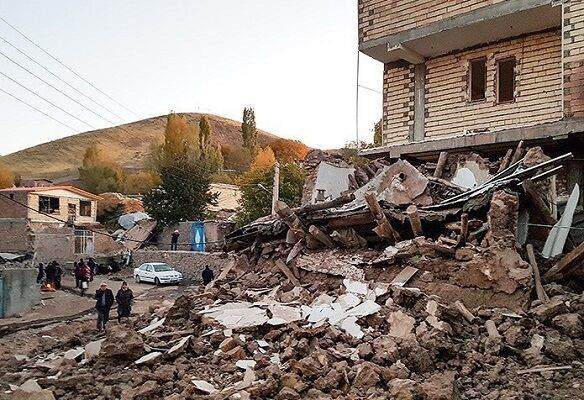 بازسازی منازل مددجویان مناطق زلزله‌زده آذربایجان‌شرقی تا دهه فجر