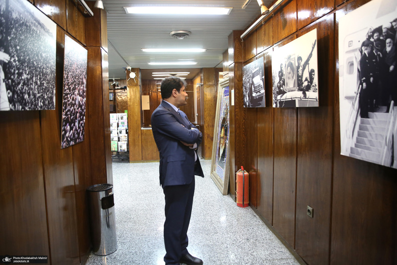 بازدید عبدالکریم حسین‌زاده، معاون امور توسعه روستایی و مناطق محروم کشور  از بیت امام خمینی (س) در جماران