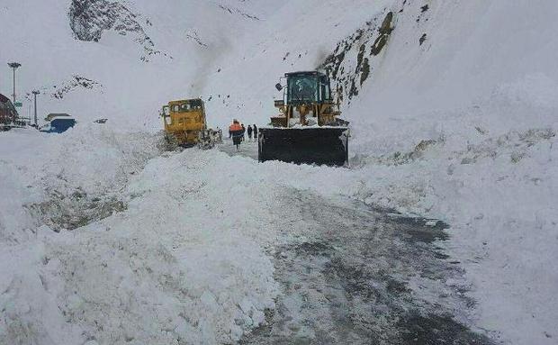 برف و کولاک راه 40 روستای میاندوآب را بست