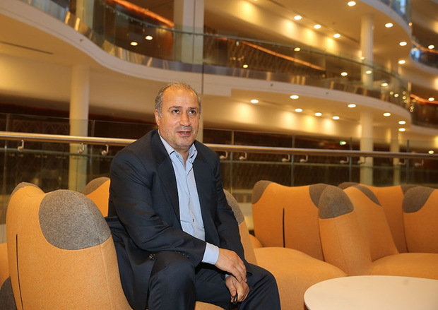 واکنش تاج به حضور بانوان در ورزشگاه
