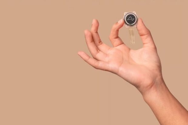 اولین تراشه ایلان ماسک در مغز یک انسان کاشته شد
