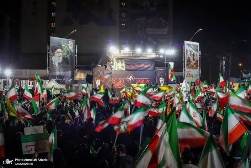 چهل و یکمین شب اجتماع پر شور مردم در شهرک ولیعصر (عج)