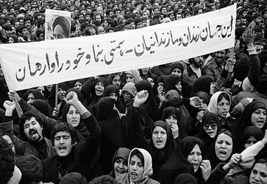 از چه زمانی پای بانوان به اعتصابات باز شد؟/ چه کسی مجوز حضور بانوان را گرفت؟