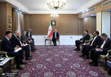عارف در دیدار وزیر صنایع جمهوری بلاروس: جمهوری اسلامی ایران برای توسعه روابط با بلاروس هیچ محدودیتی ندارد/ اقتصاد دو کشور مکمل یکدیگر هستند/ کوزنیتسوف: بلاروس افزایش و ارتقاء همکاری‌ها با جمهوری اسلامی ایران را هدف گذاری کرده است