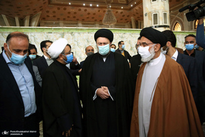 اقامه نماز بر پیکر مرحوم حاج محمد کمساری توسط سید حسن خمینی