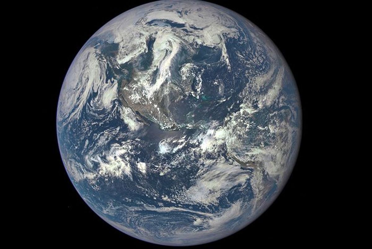 اولین تصویر کامل  از قسمت روشن زمین