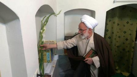 حجره طلبگی امام خمینی (ره) در حوزه علمیه سپهداری اراک گلباران شد