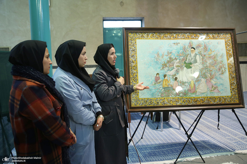 مراسم رونمایی از 10 اثر هنری در حسینیه جماران