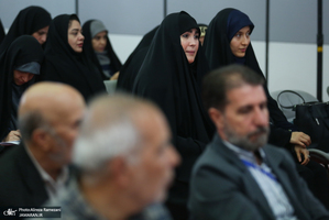 نشست نقد کتاب امام خمینی (ره) در مواجهه با منتقدان و مخالفان