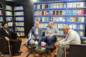 غرفه موسسه تنظیم و نشر آثار امام خمینی (س) در سی و پنجمین نمایشگاه بین المللی کتاب تهران- 1