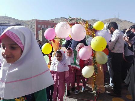 بیش از 43 هزار نفر از شکوفه ها و غنچه ها سال تحصیلی جدید را در  استان مرکزی آغاز کردند
