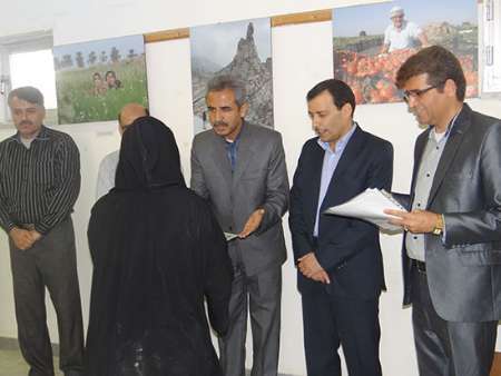 نمایشگاه عکس و پوستر با موضوع عفاف و حجاب در خورموج بوشهرگشایش یافت